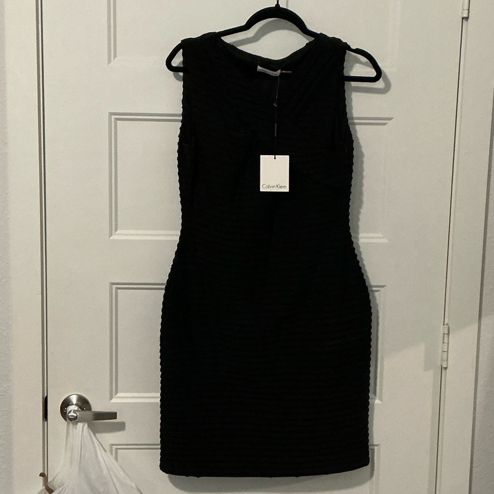 Calvin Klein Black Textured Sleeveless Sheath Dress